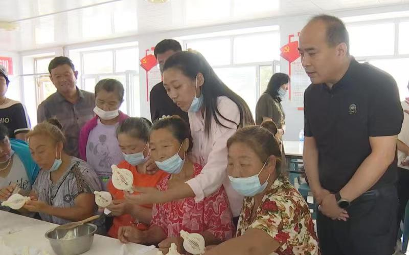 黑龙江省富裕县妇联培训女编工增收致富