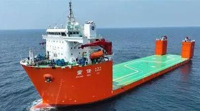 大连中远海运重工12000吨抬浮力打捞工程船交付