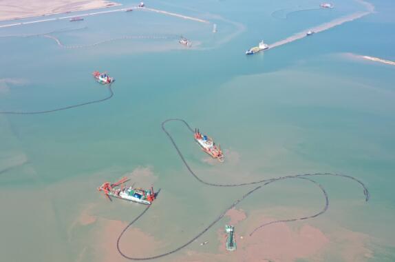 江苏连云港港30万吨级航道全面建成