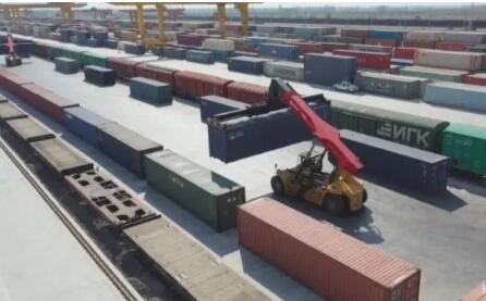 畅通国际物流大通道——霍尔果斯海关推动中欧班列高质量运行