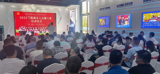 百名主播齐聚山东省兰陵县“干农活”