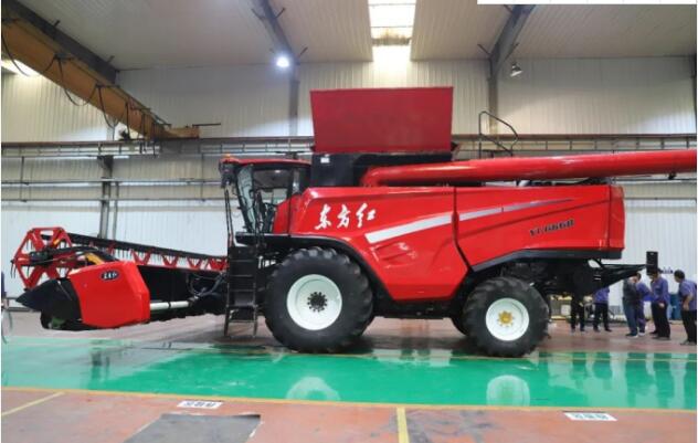 国机集团中国一拖成功研发东方红大型高效谷物联合收割机