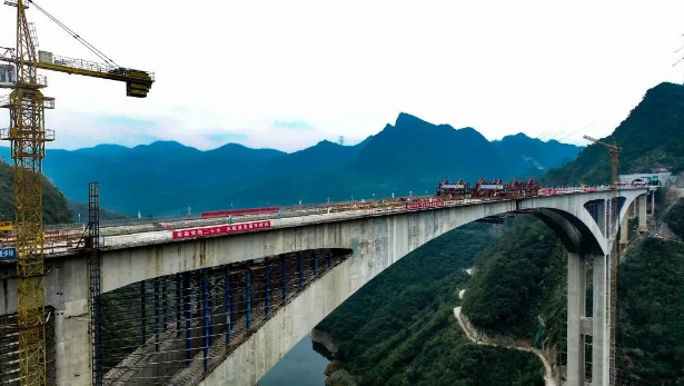 世界最大跨径空腹式刚构桥梁！贵州甘溪特大桥合龙