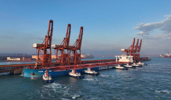 中国远洋海运40万吨级远津海轮打通渤海深水新航道