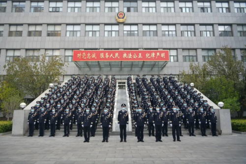 天津市公安局武清分局举行国庆升国旗仪式暨重温入警誓词仪式