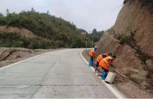 配上“路管家” 护好乡村路 云南全面推进实施农村公路路长制