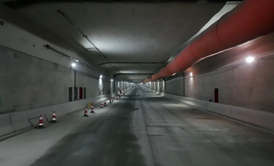 我国北方首条大型跨海沉管隧道全线贯通