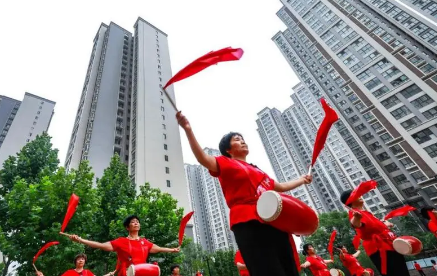 不断实现人民对美好生活的向往