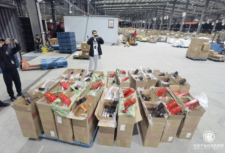 温州市烟草专卖局高擎利剑 查获一起1800余条物流寄递假烟案件