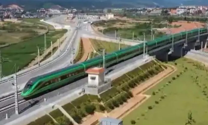 中老铁路运营11个月累计运输货物近千万吨