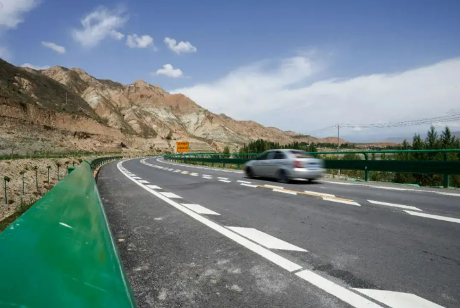 青海所有乡镇实现硬化路通达