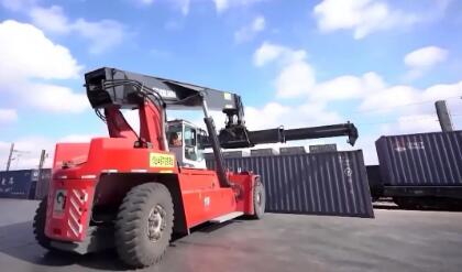 “钢铁驼队”再升级 中老铁路赋能区域发展