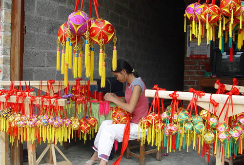 广西靖西市：壮乡山村 绣球传情