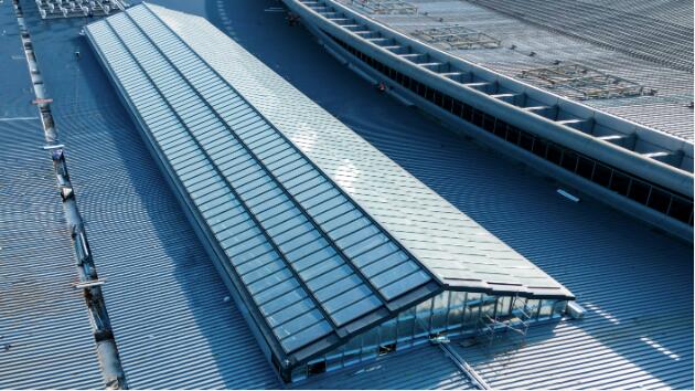 中国高铁站房面积最大的智能天窗建成亮相 每年可减少14.13吨二氧化碳排放