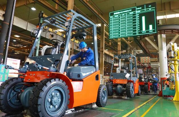 安徽叉车集团铆足干劲抓生产促创新