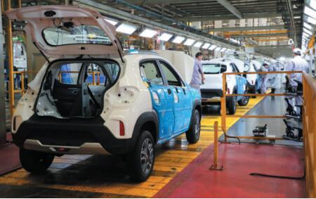 湖北十堰：“东方底特律”力拓新能源车全产业链