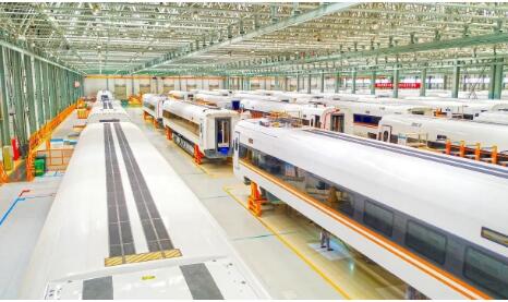 下线新车 谋划新单 闯出新路——来自轨道客车生产基地中车长客的新底气