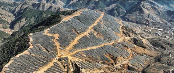 年供1.45亿度电！陕西最大山地光伏电站并网发电