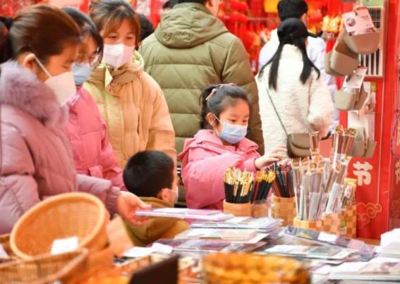 消费市场如何持续发力？口袋“鼓”起来，消费“跑”起来