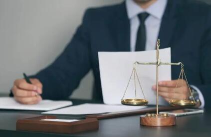 我国逾14万家党政机关配备法律顾问