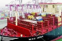 全球最大装箱量新造集装箱船安全拖带出江