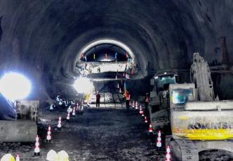 沈白高速铁路又一千米隧道贯通 项目建设取得重大进展