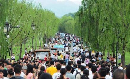 文旅部：预计“五一”民众出游需求将强劲释放