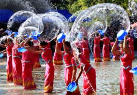 民俗娱乐化也应守住底线