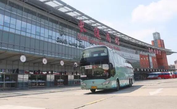 飞机高铁网遍布 长途客运大巴何去何从？