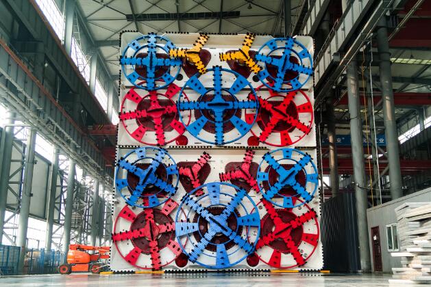 世界最大断面组合式矩形顶管机“大禹掘进号”始发