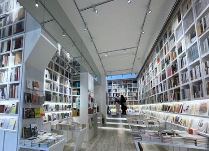 拒绝躺平努力经营 实体书店迎来发展新契机