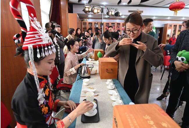 客流订单齐升 特色市集涌现——从商圈热度感知消费暖意