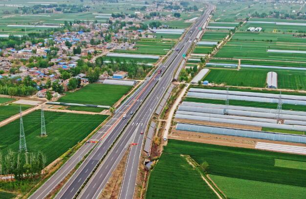 中国能建投建营一体化的全国首个交通能源融合示范项目首批并网发电