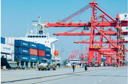 到2025年长江干线主要港口铁路进港全覆盖