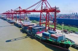 江苏内河最大标准化集装箱专用船舶投运
