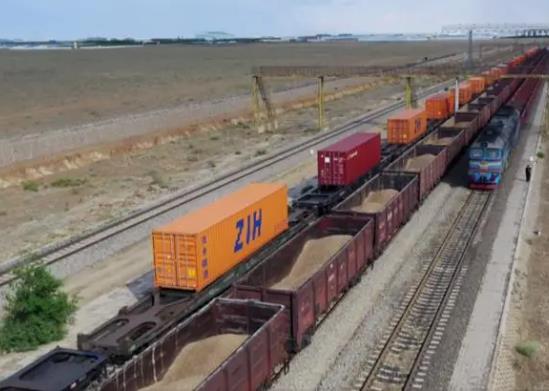 今年以来二连浩特铁路口岸 出入境中欧班列突破1000列