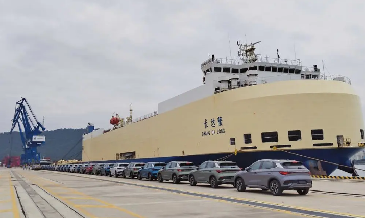 华南再添新通道 “小漠港区—东南亚”外贸航线正式开通