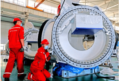 在天然风场紧抓发展“风口”——新疆风能装备制造业风头正劲