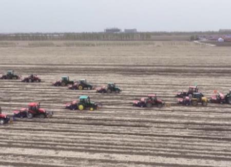 不误农时备春播 广袤田野上撒下一年丰收的希望