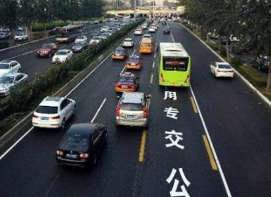 优化公交专用道通行规则是与时俱进之举