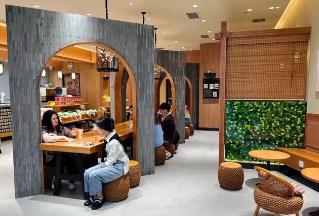 当年轻人拥抱新式茶馆