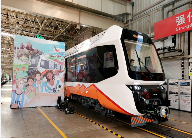 我国首次出口新能源轻轨车辆在河北唐山下线