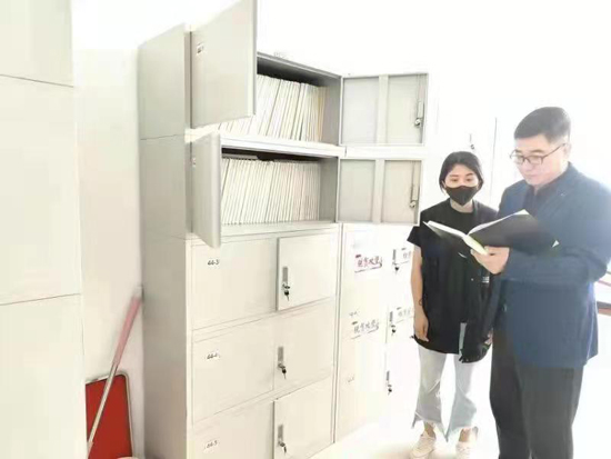 20230615141015193.jpg 馆领导检查归档情况.jpg