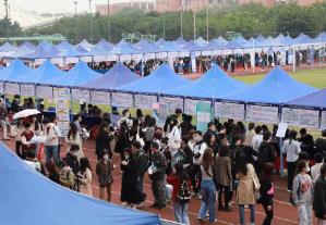 抓好关键期 各方助力高校毕业生就业