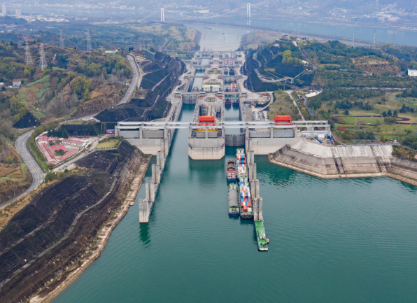 三峡船闸通航20年累计货运量达19.1亿吨