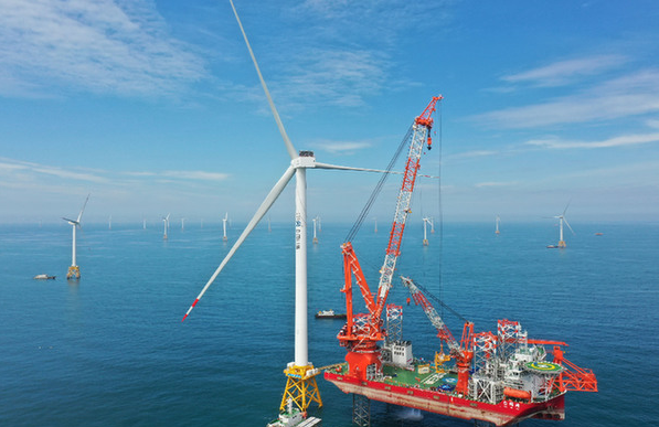 风从海上起 绿电入万家——全球首台16兆瓦海上风机吊装成功
