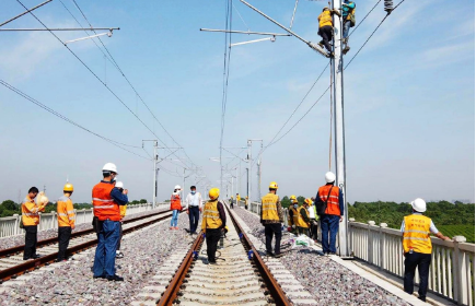湖北铁路集团全力服务稳增长 上半年完成铁路项目投资过百亿