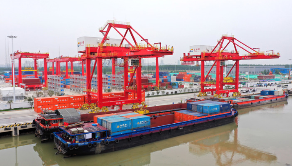 上半年中国外贸创新高 换挡提质释放潜力