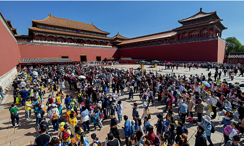 旅游市场复苏提速 人次和收入大幅增长