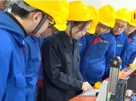 多措并举提升职业教育办学水平 创新机制深化产教融合